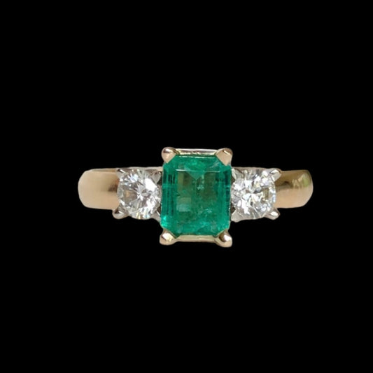 14kt Yellow Gold Natural Emerald &
Diamond Ring.